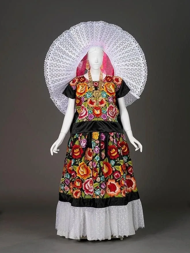 El traje tradicional de la tehuana: historia, simbolismo y orgullo istmeño