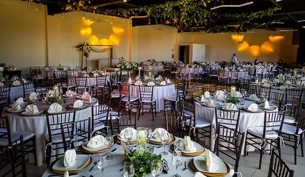 De XV años a eventos corporativos: qué tipo de celebraciones funcionan mejor en un salón